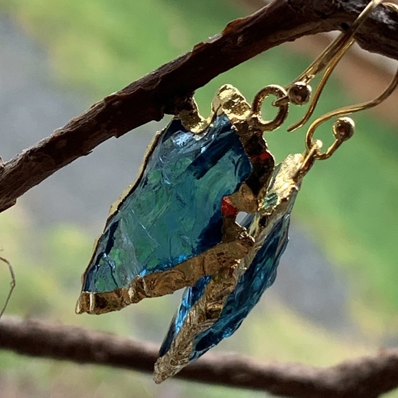 Arrowhead earrings clear blue textured jewel glass gold framed pierced new - Picture 4 of 12